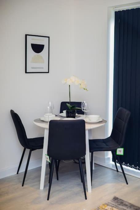 Isinmi Home - Close To Mcr City Manchester Bagian luar foto