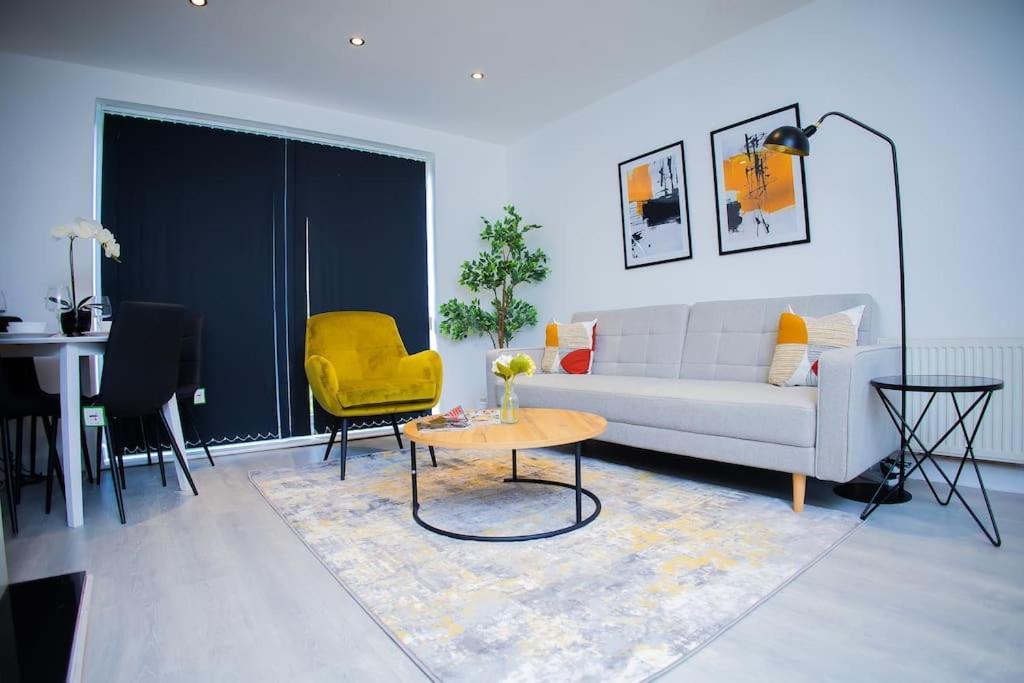 Isinmi Home - Close To Mcr City Manchester Bagian luar foto