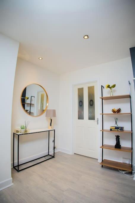 Isinmi Home - Close To Mcr City Manchester Bagian luar foto