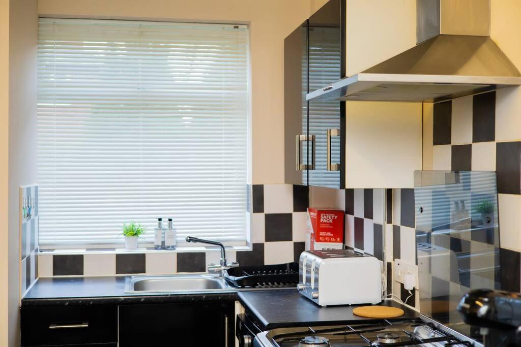 Isinmi Home - Close To Mcr City Manchester Bagian luar foto