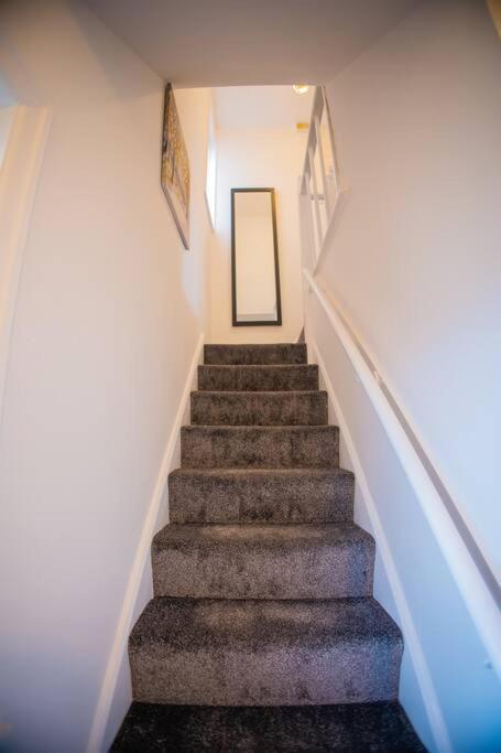 Isinmi Home - Close To Mcr City Manchester Bagian luar foto